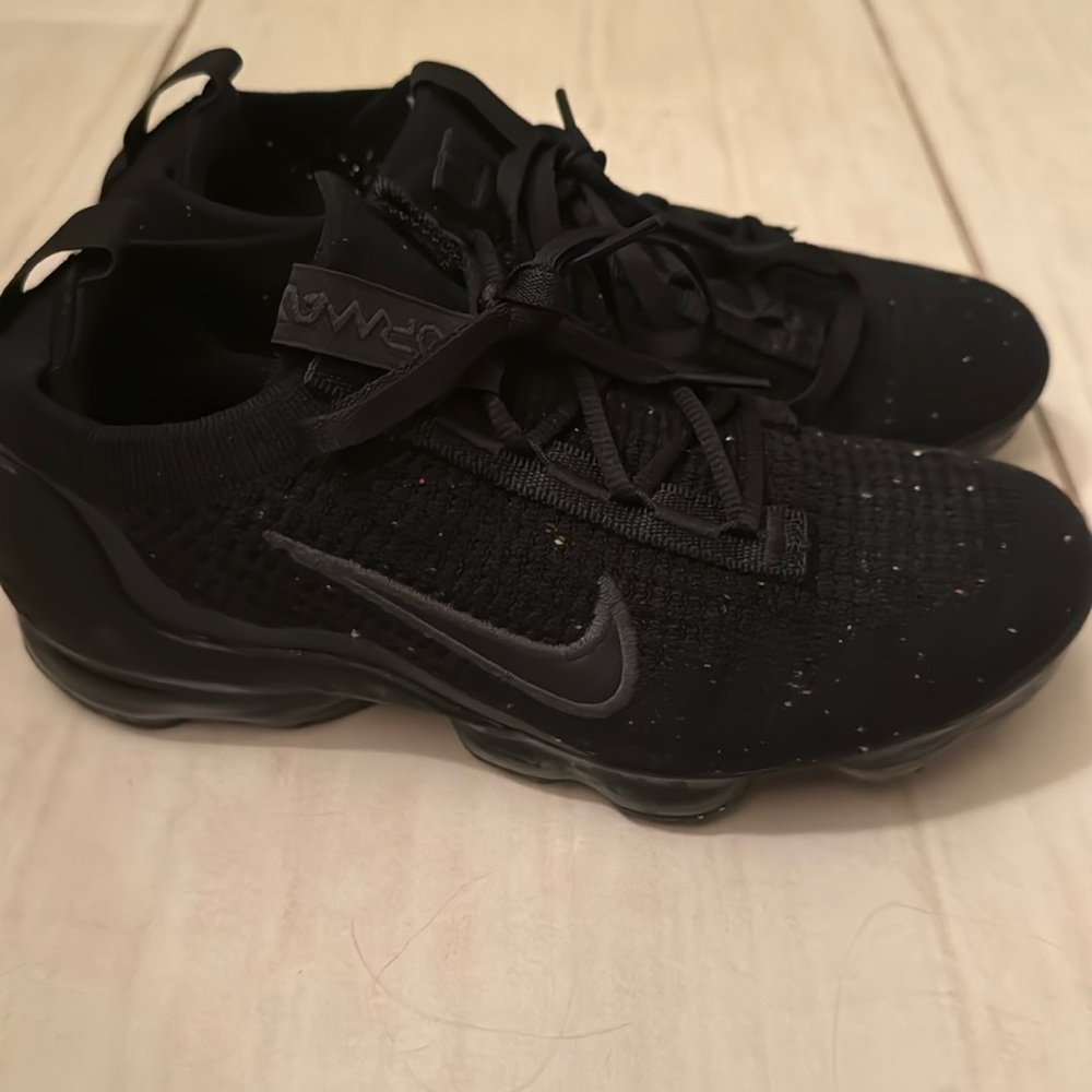 Youth size 4 Nike Air Vapormax 2021